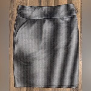 Maze Collection Houndstooth Classic Black and Grey Pencil Skirt